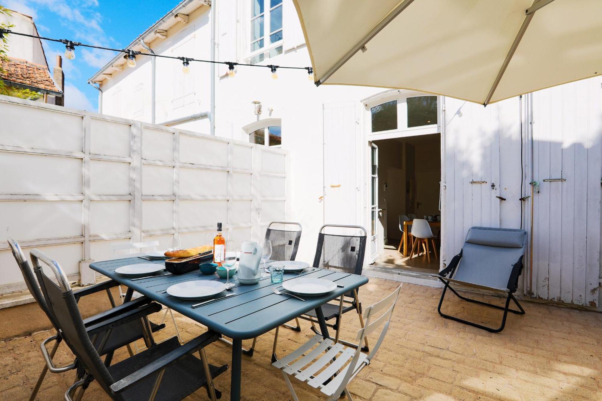 Duplex Joliment Decore Et Sa Cour Ensoleillee Сен-Мартен-де-Ре Экстерьер фото
