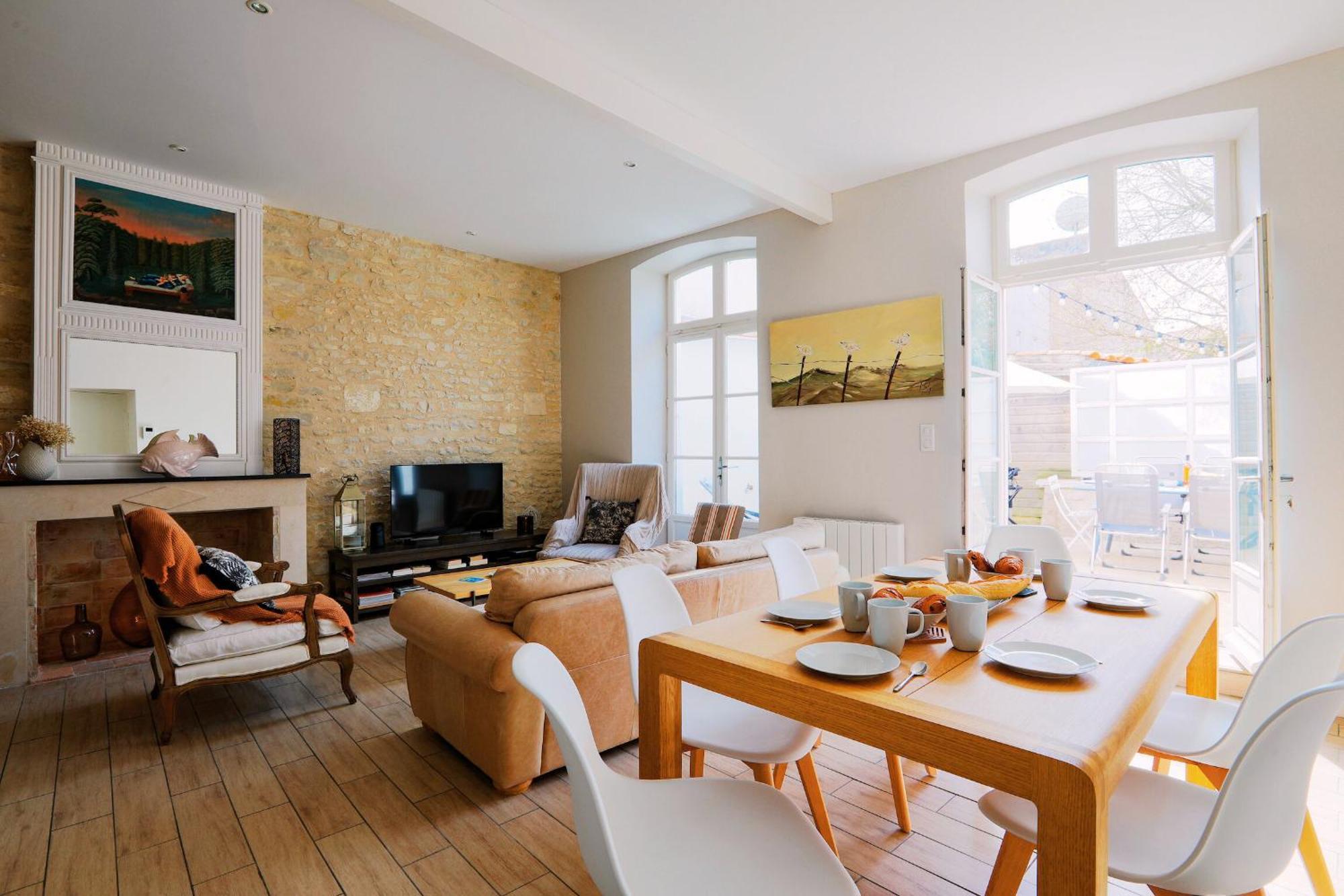 Duplex Joliment Decore Et Sa Cour Ensoleillee Сен-Мартен-де-Ре Экстерьер фото