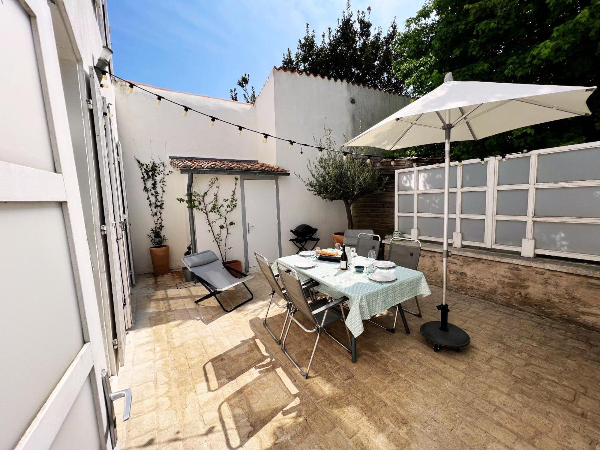Duplex Joliment Decore Et Sa Cour Ensoleillee Сен-Мартен-де-Ре Экстерьер фото