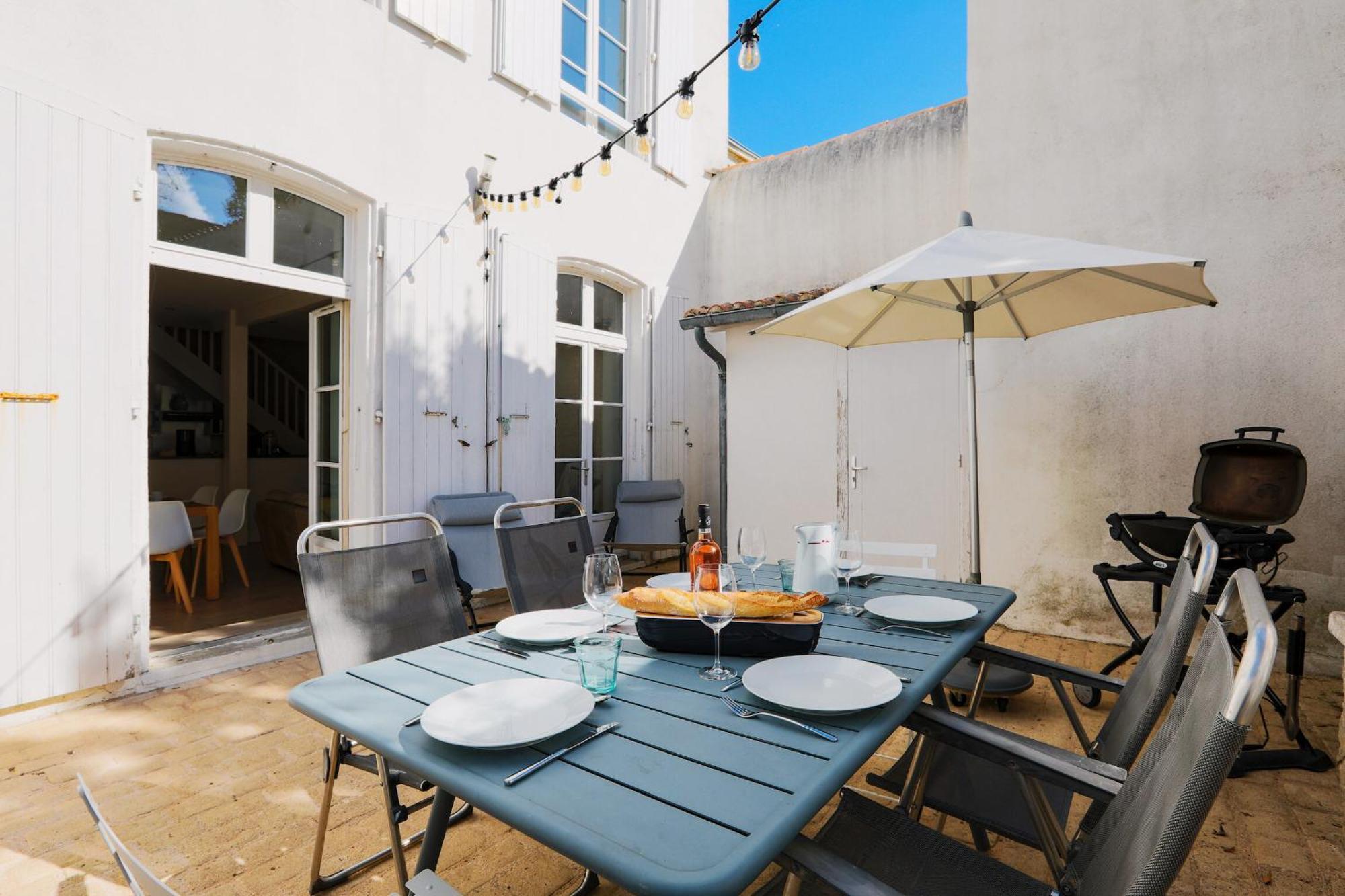 Duplex Joliment Decore Et Sa Cour Ensoleillee Сен-Мартен-де-Ре Экстерьер фото